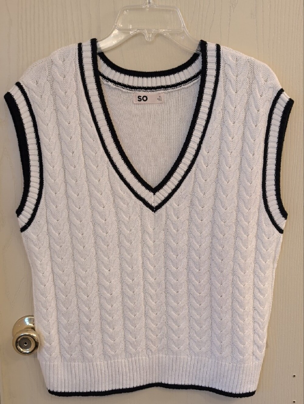 SO White Cable Knit V-Neck Sweater Vest Black Trim XL